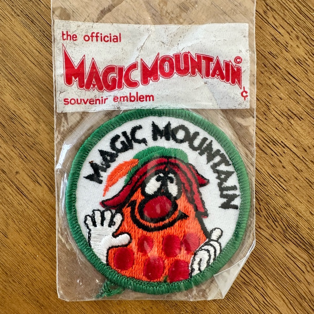 Six Flags Magic Mountain Souvenir Emblem Patch Sealed Vintage Retro